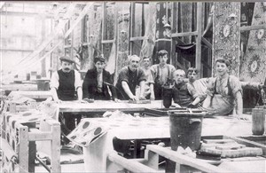 Photo:Photograph of workers blokc printing scarves circa 1908