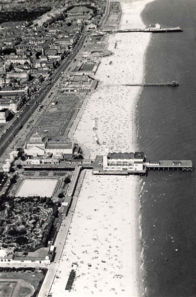 Photo:Aerial photograph of Great Yarmouth beach