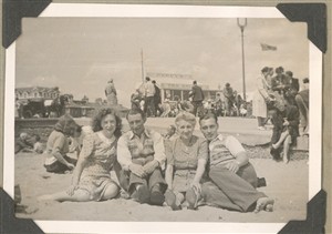 Photo: Illustrative image for the 'Family photos on the central beach' page