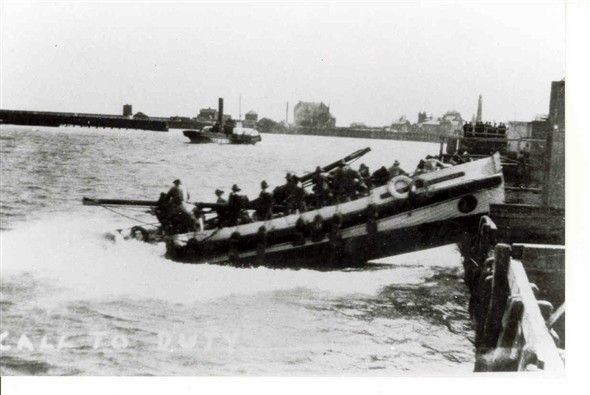 Photo:Launch of the Gorleston Volunteer Lifeboat, Elizabeth Simpson, c1910-1930