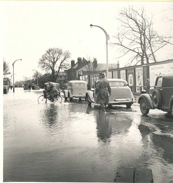 Photo:Southtown Road looking south during the 1953 floods