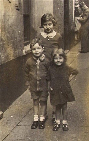 Photo:my dad and his sisters