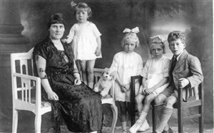 Photo:Catherine and her children, James, Mary & Margaret (twins) & Sheila