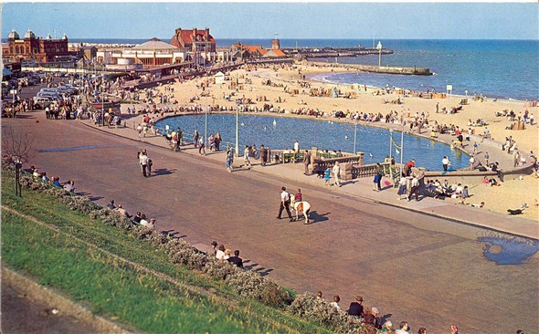 Photo:Postcard of view of Gorleston Beach
