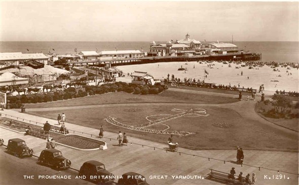 Photo:Postcard of Britannia Pier, the original source for the 'night' postcard that follows