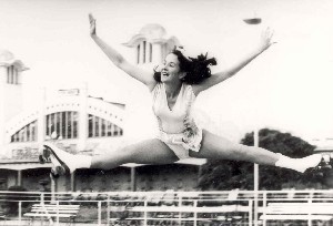 Photo:Jocelyn Taylor on the outdoor roller skating rink at Wellington Pier, c. 1950