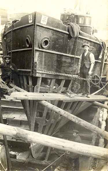 Photo:Men working on a vessel in the dry dock at Fellows, c.1910