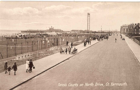 Photo:Postcard showing the Tennis Courts on North Drive