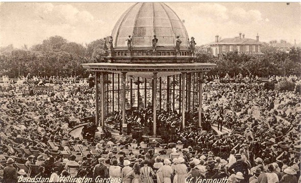 Photo:Postcard showing the Wellington Pier Gardens Bandstand in full swing